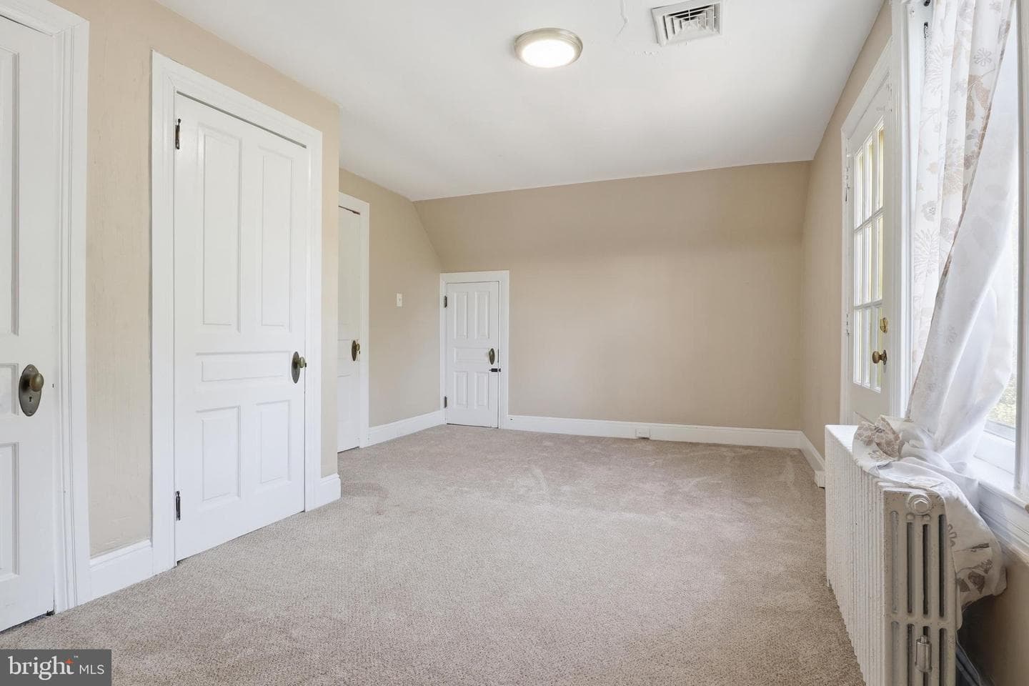 121 W Springettsbury Avenue photo 63