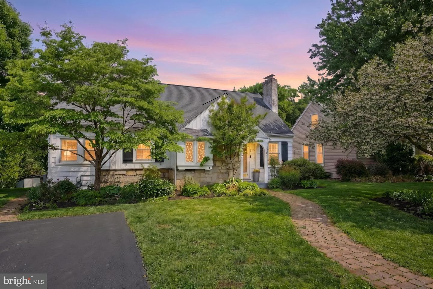 831 Rathton Road photo 1