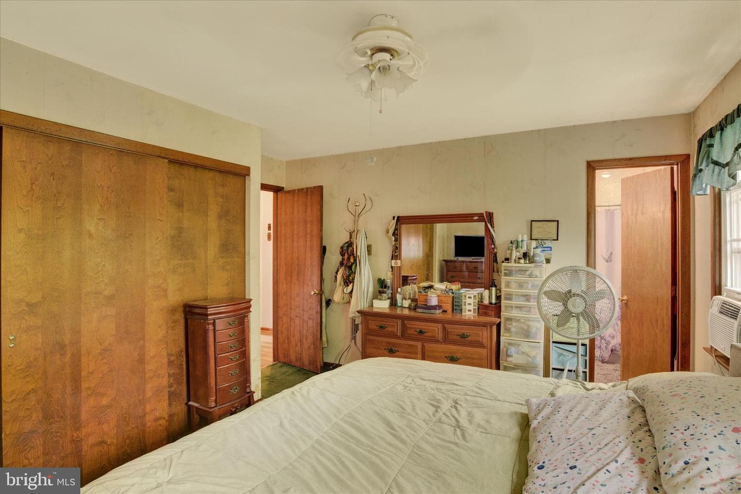260 Green Lane Dr photo 10