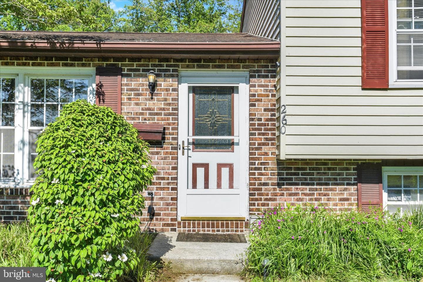 260 Green Lane Dr photo 3
