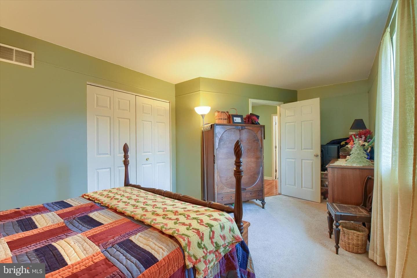 8 Haverford Circle photo 26