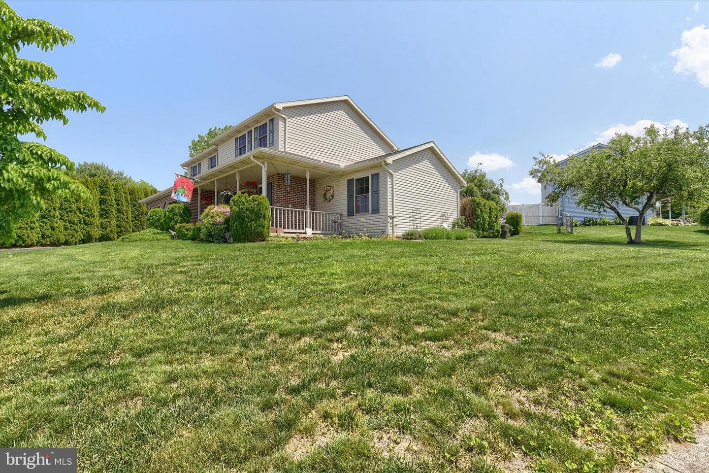 8 Haverford Circle photo 4