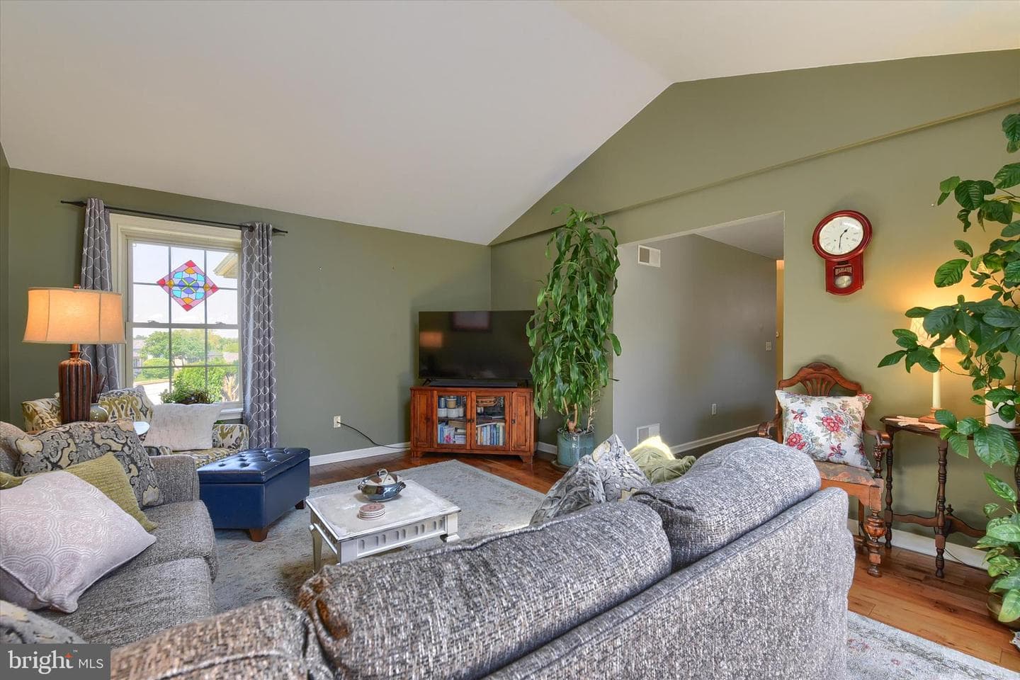 8 Haverford Circle photo 6