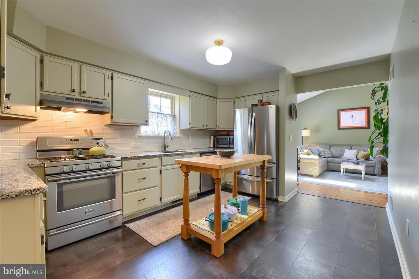 8 Haverford Circle photo 9