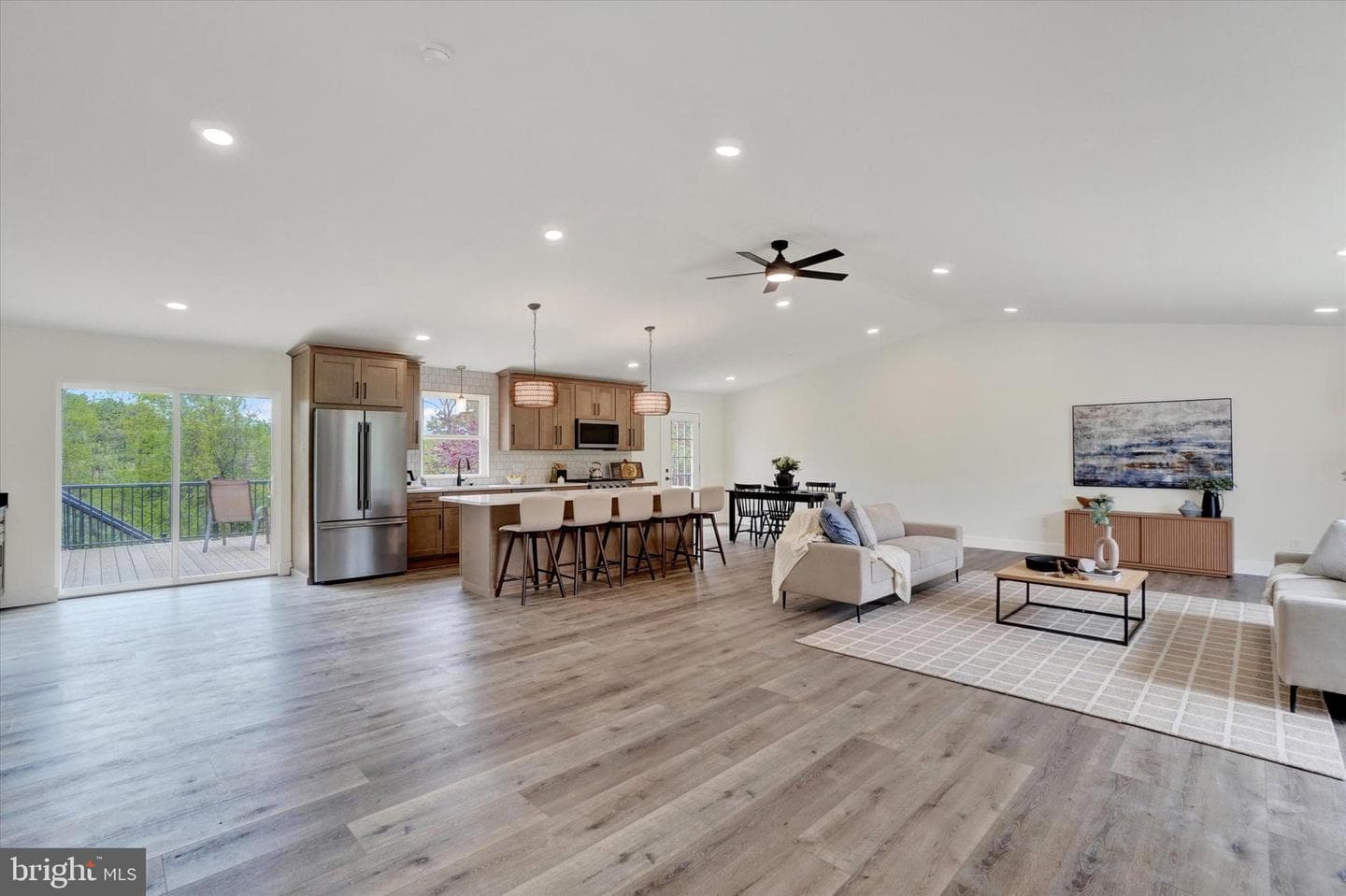 879 Graffius Road photo 3