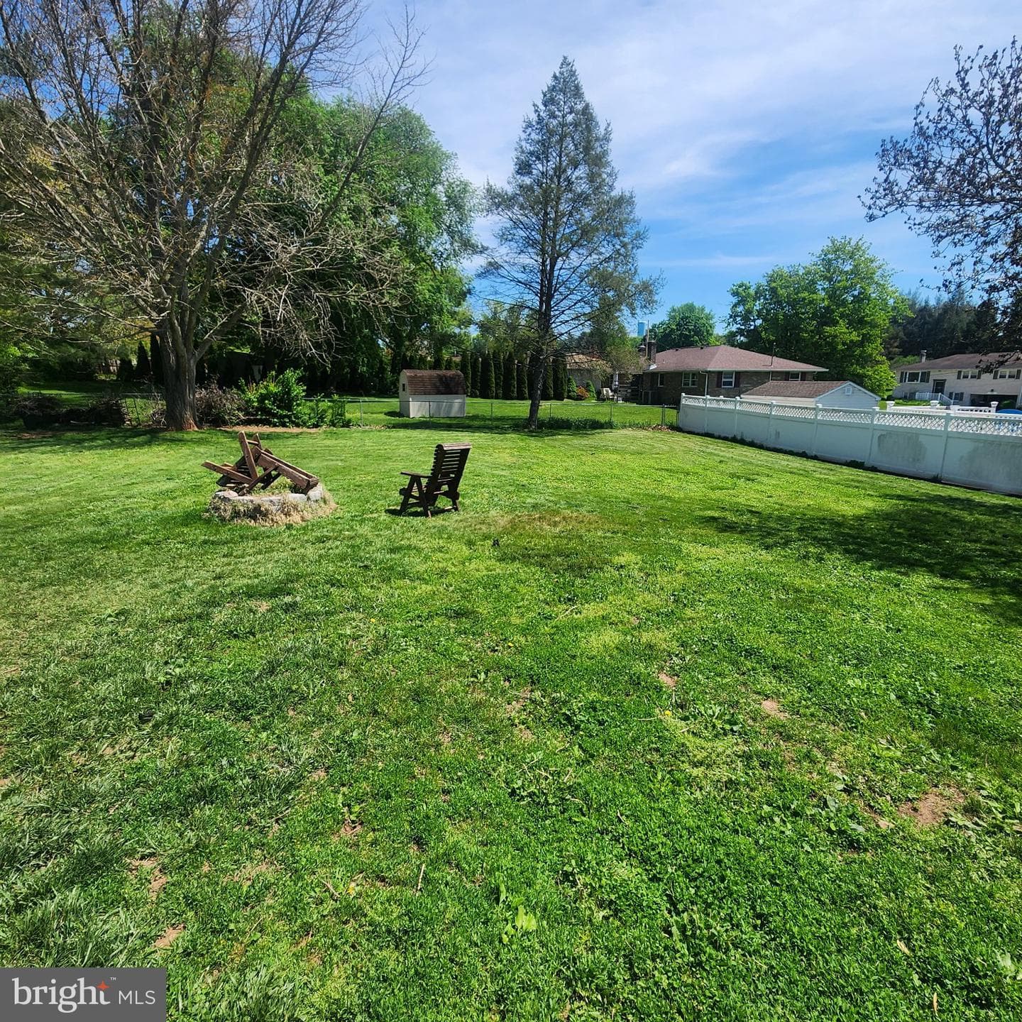 2029 Derry Road photo 6