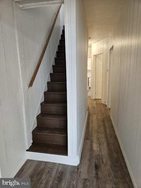 1121 W Poplar Street photo 29