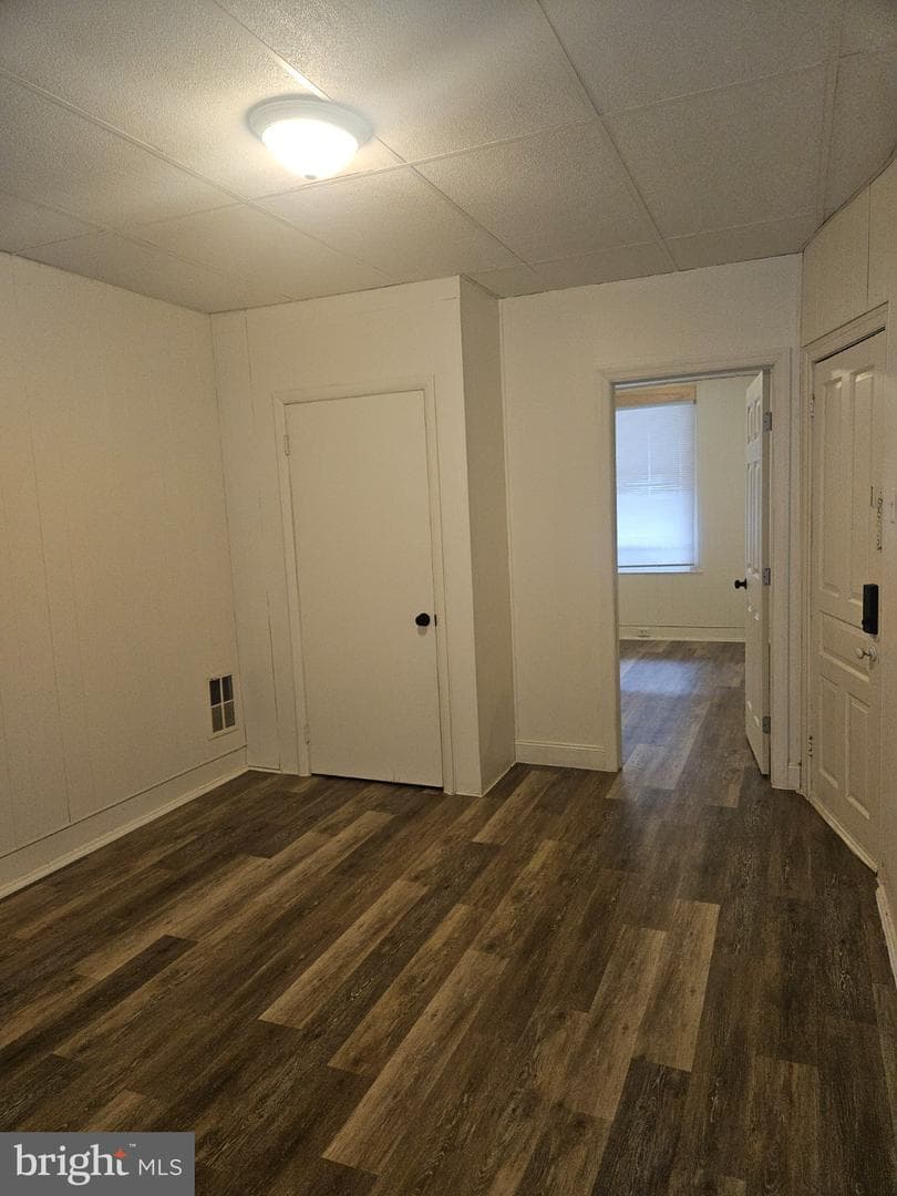 1121 W Poplar Street photo 5