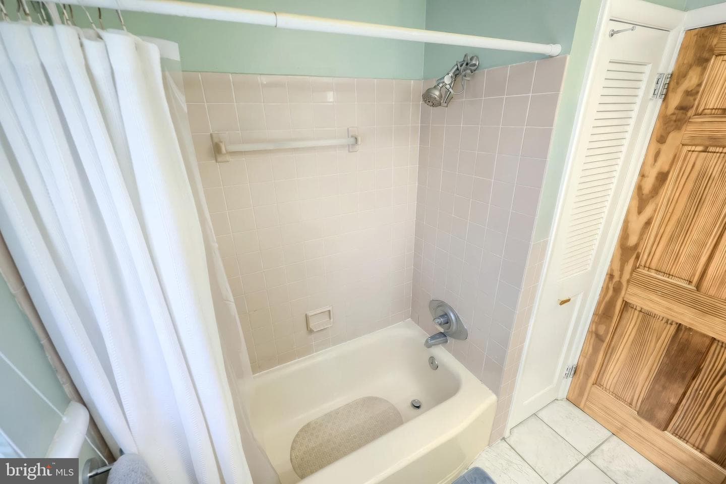 1215 Perry Lane photo 23