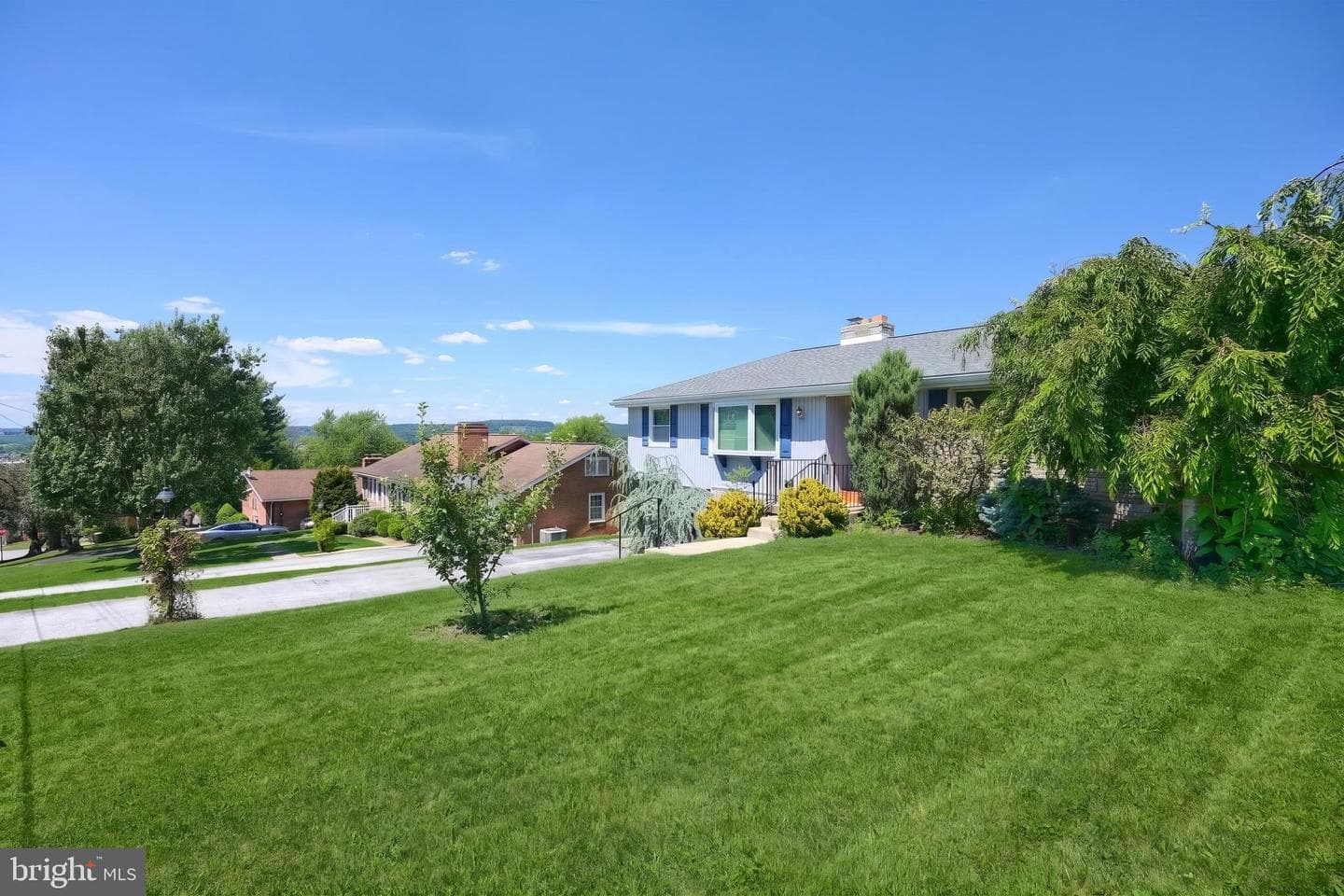 1215 Perry Lane photo 4