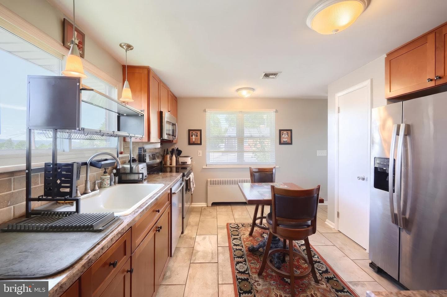 1215 Perry Lane photo 9