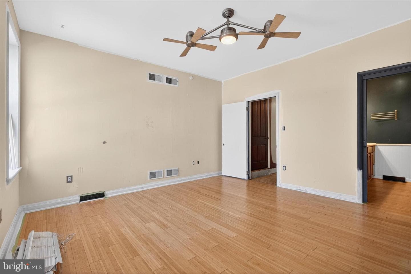 124 S Newberry Street photo 17