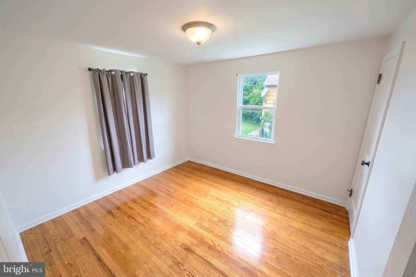 724 Village Road photo 19