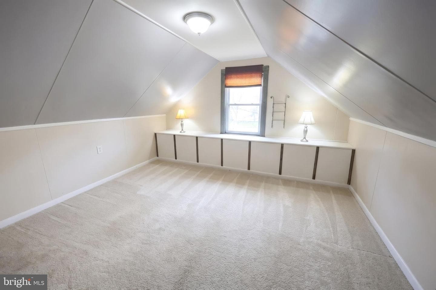 724 Village Road photo 22