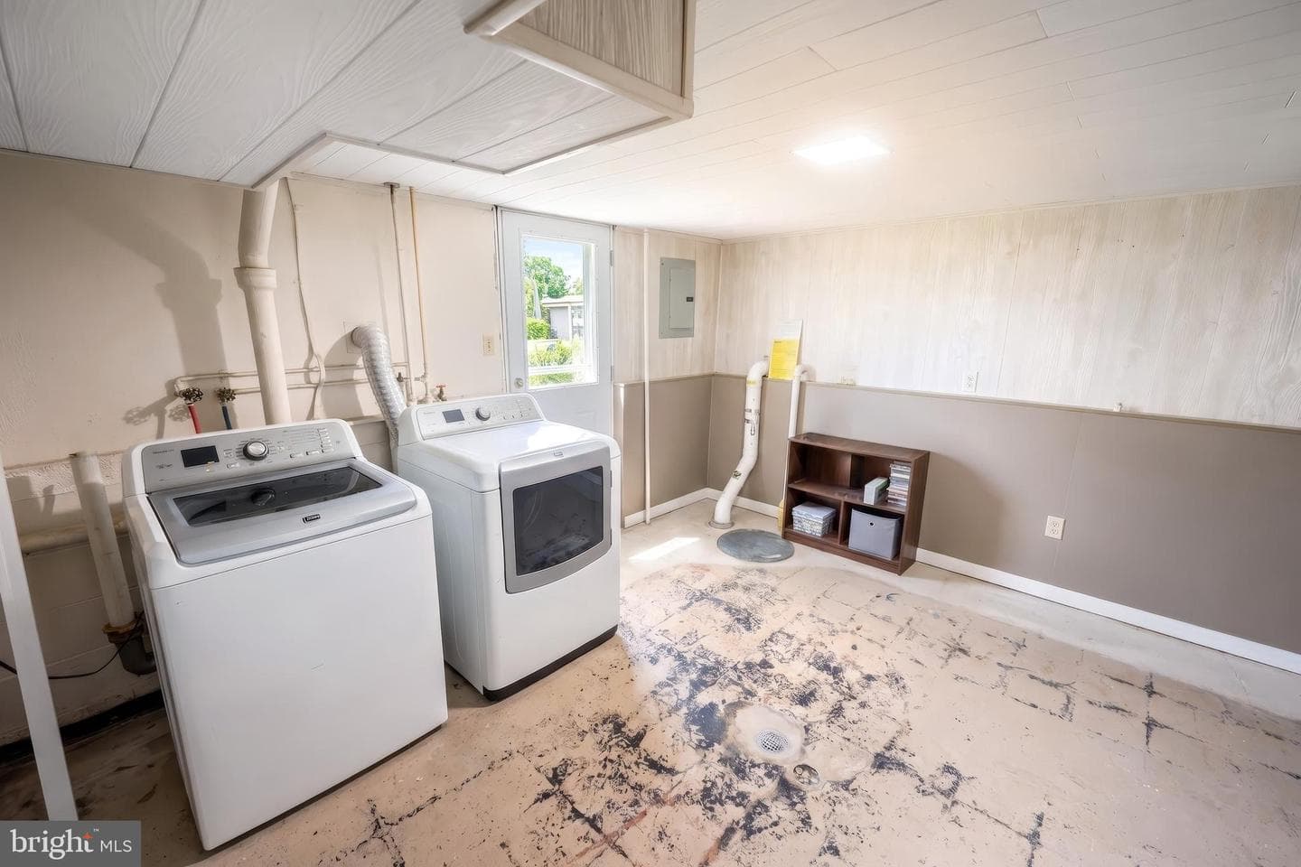 724 Village Road photo 24