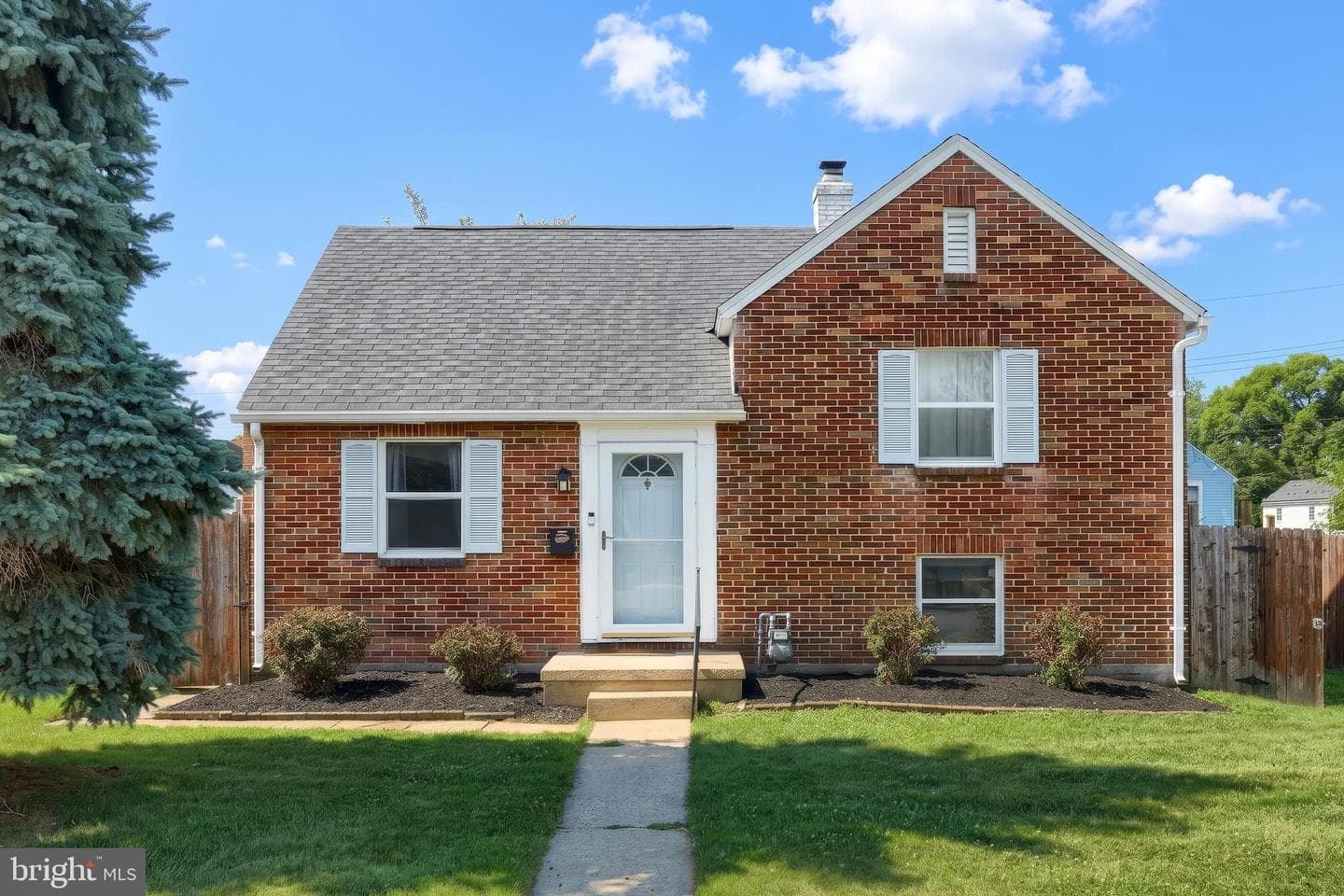 724 Village Road photo 3