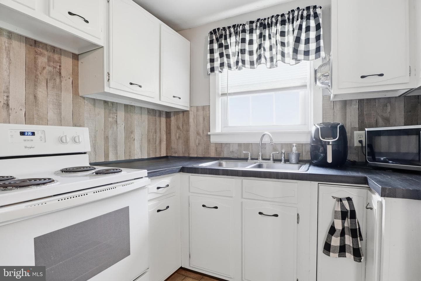 44 N Gotwalt Street photo 11