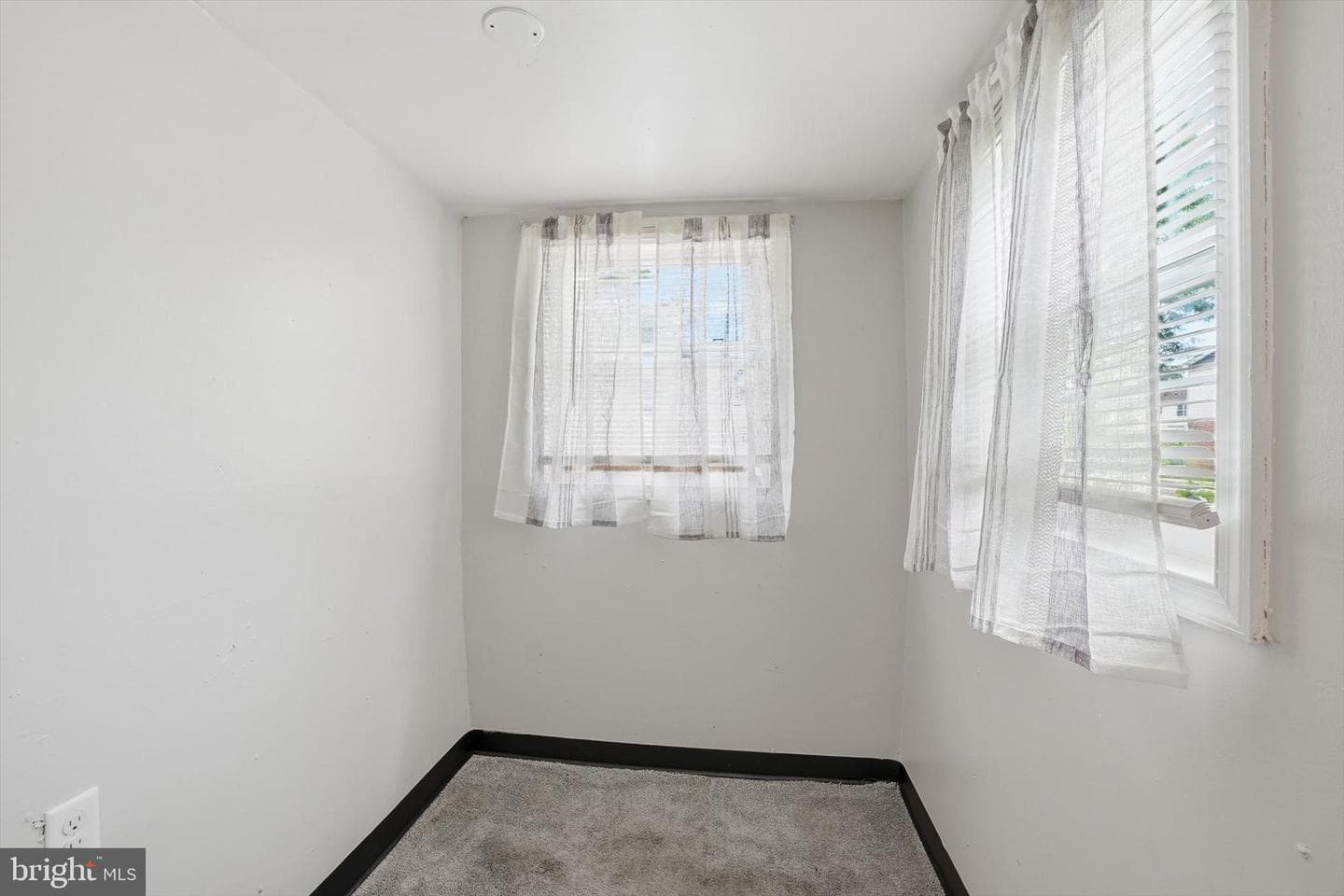 738 Edison Street photo 12