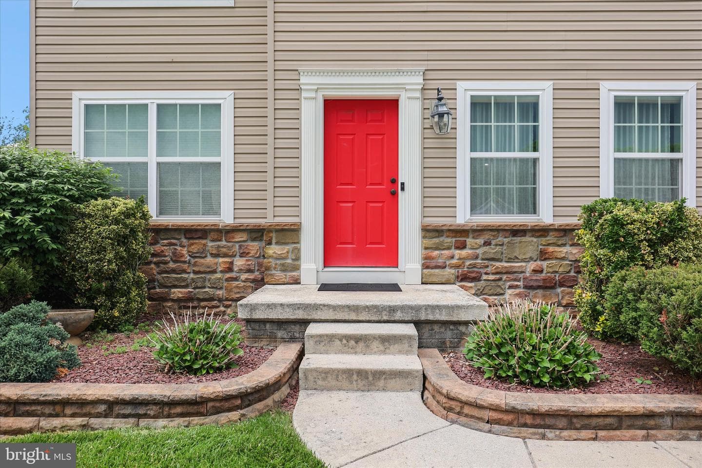 135 Surrey Lane photo 4