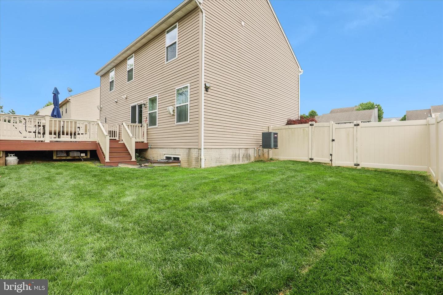 135 Surrey Lane photo 46