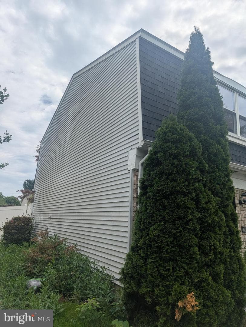 558 Hammond Avenue photo 4