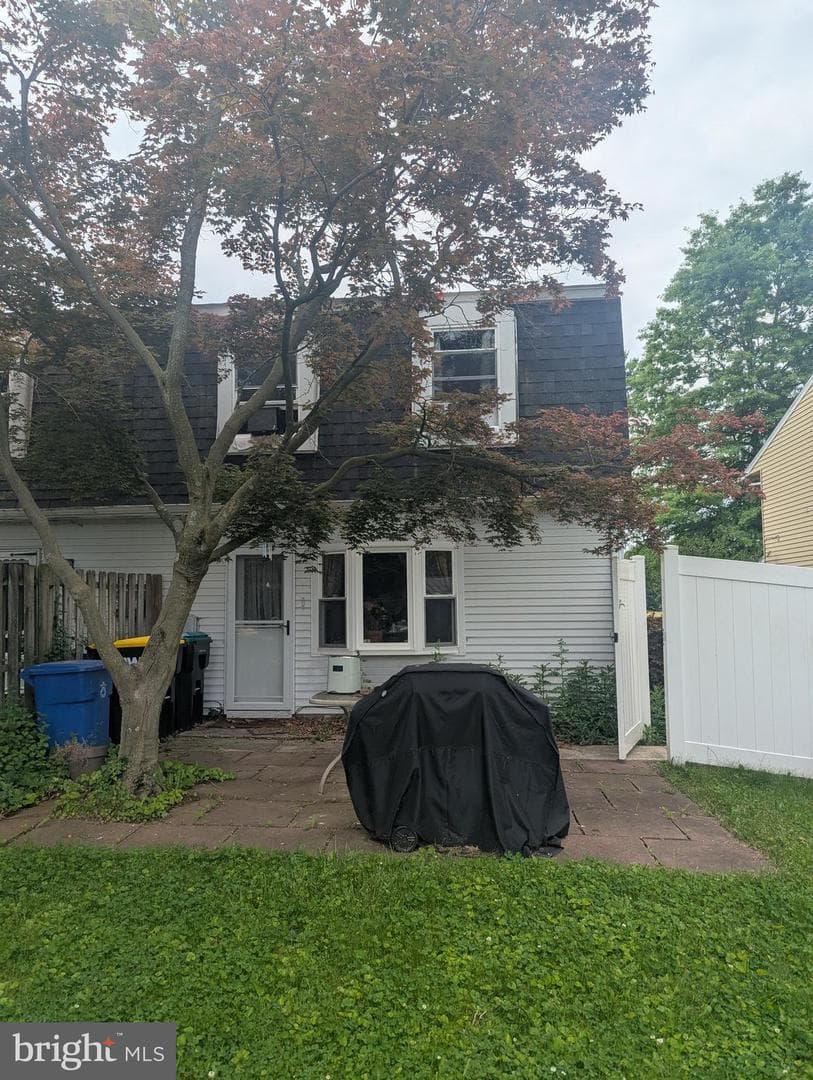 558 Hammond Avenue photo 5