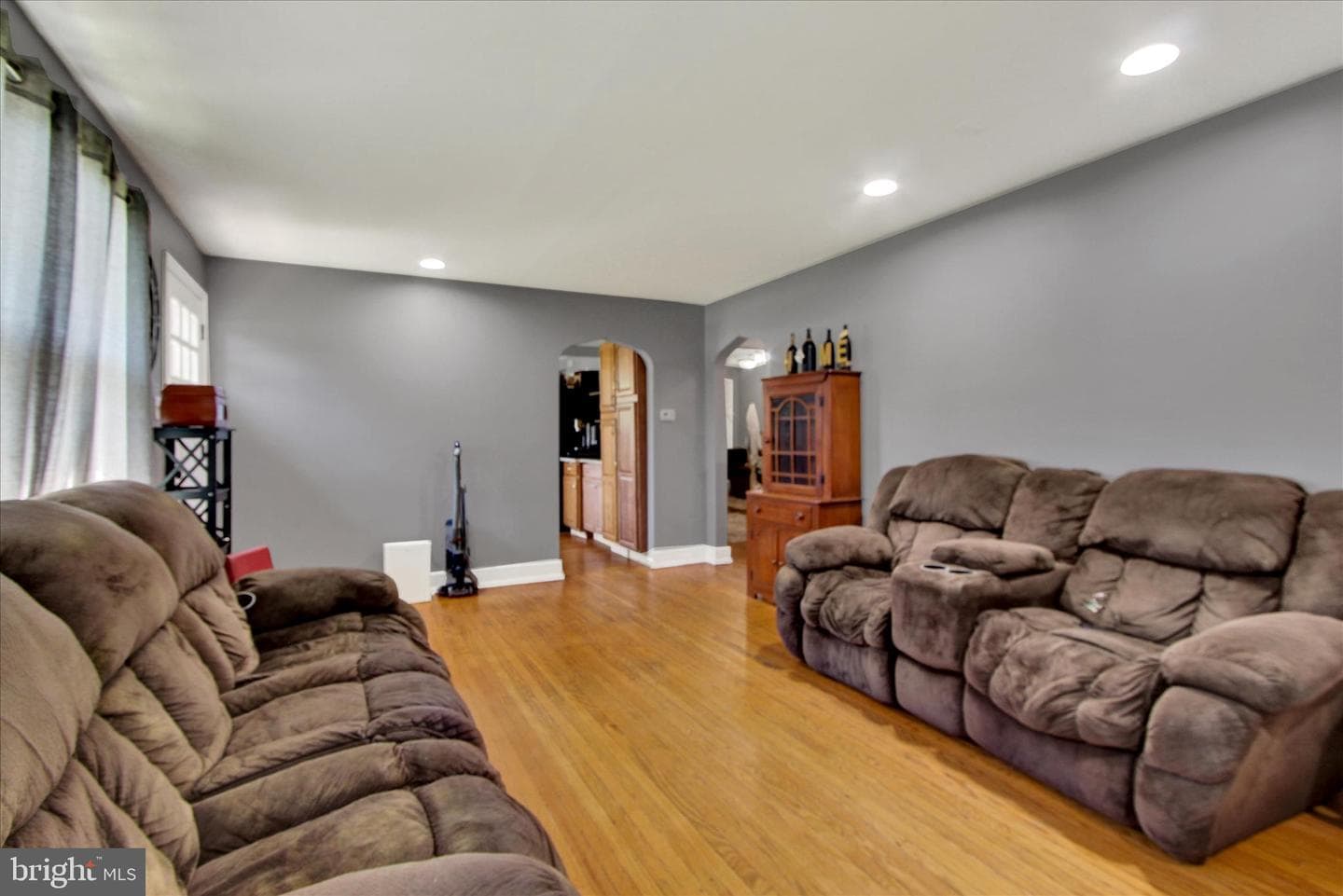 2250 S Queen Street photo 3