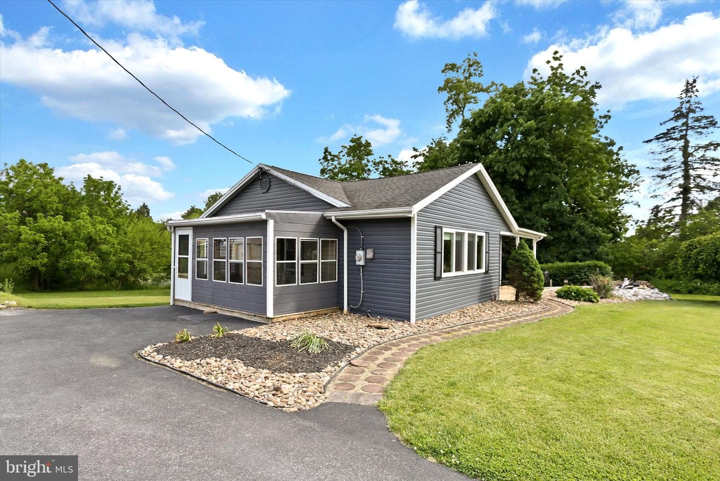 737 Range End Road photo 29
