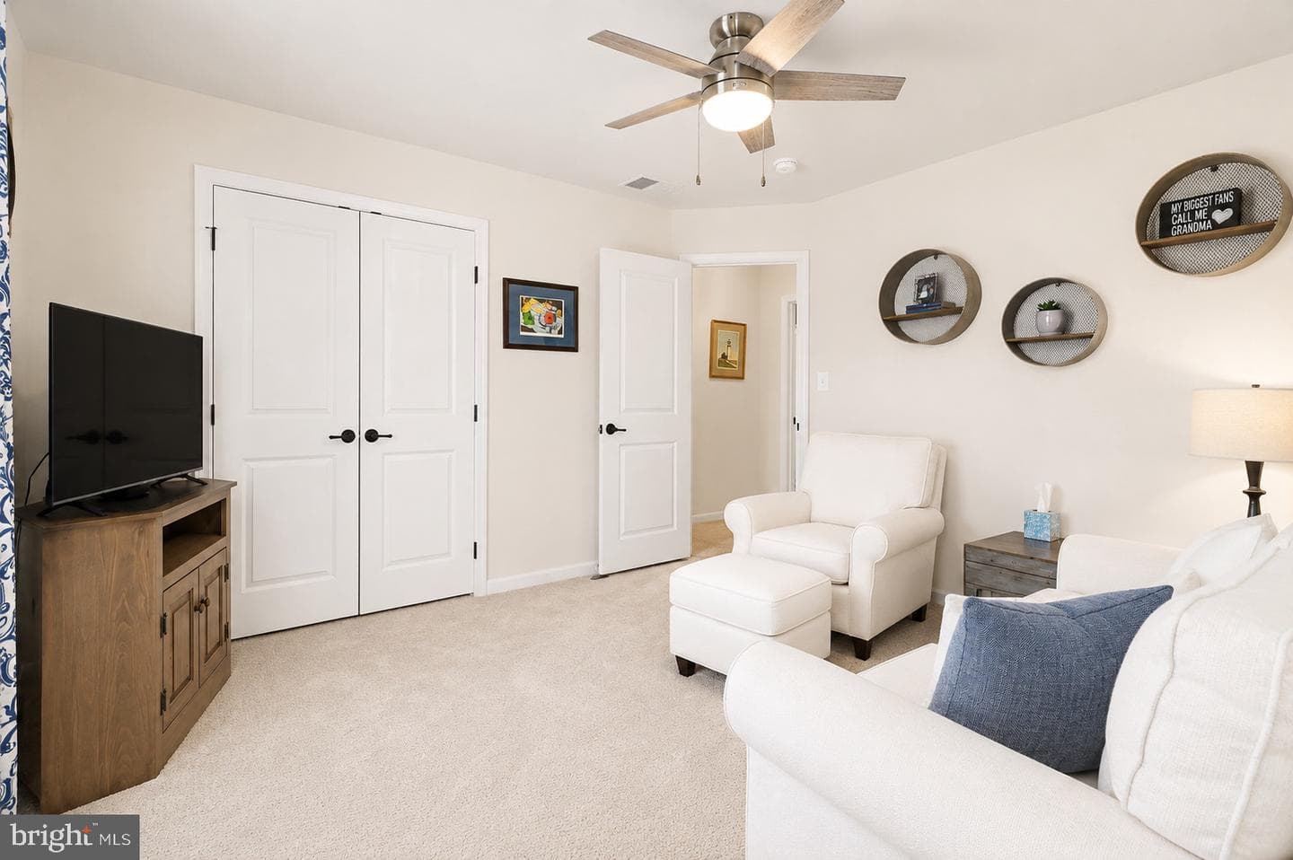 909 Cougar Pointe Cir photo 15