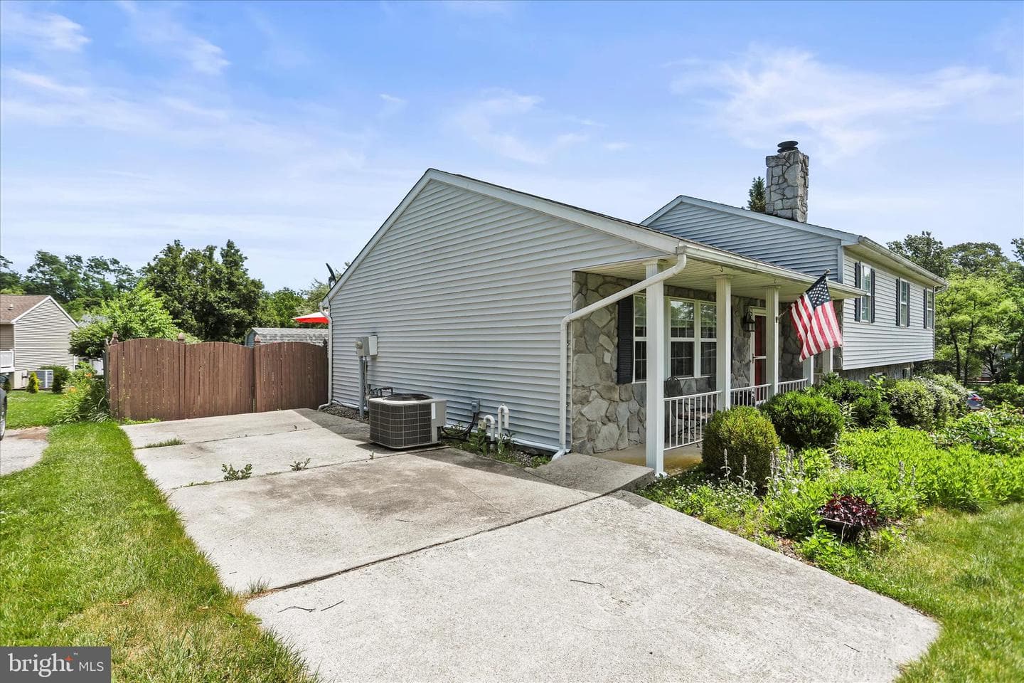 17 Ecker Avenue photo 6