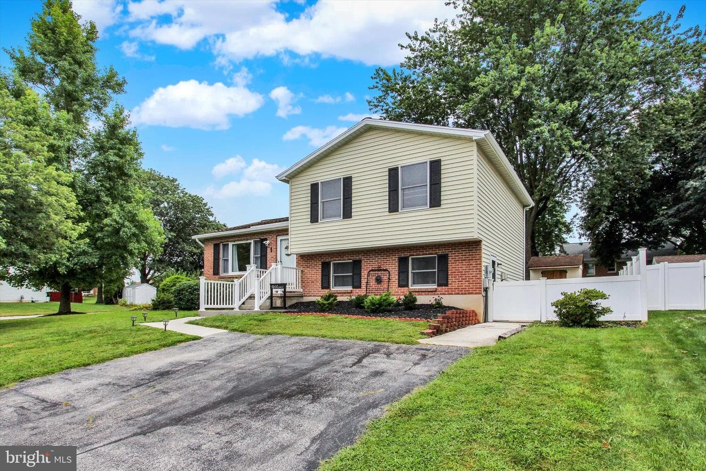 1 Cardinal Drive photo 2