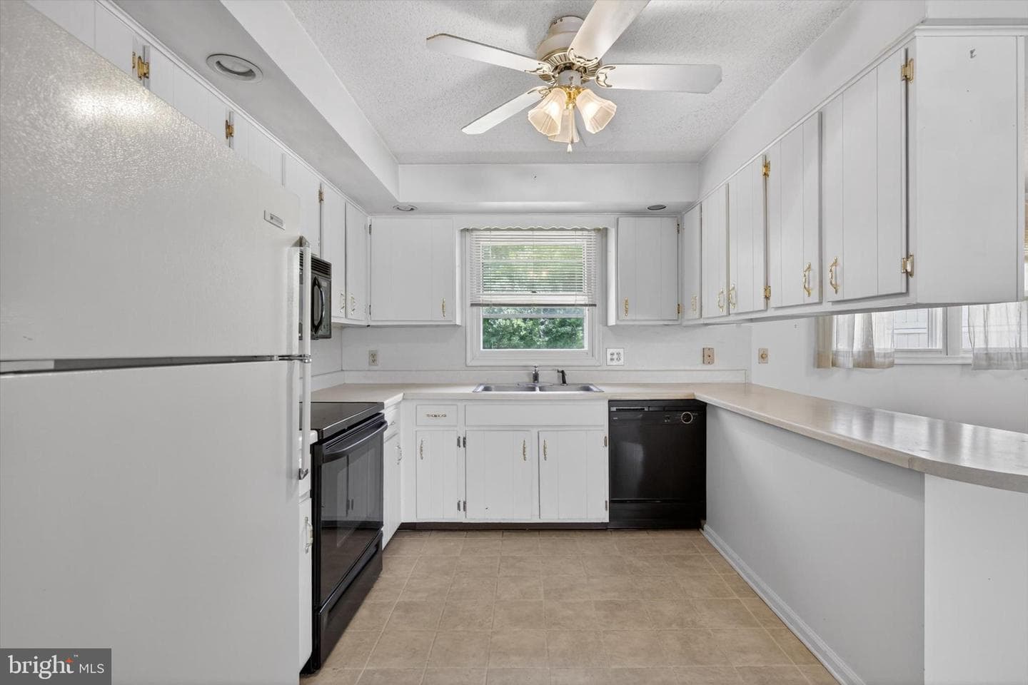 1440 Equestrian Drive photo 4