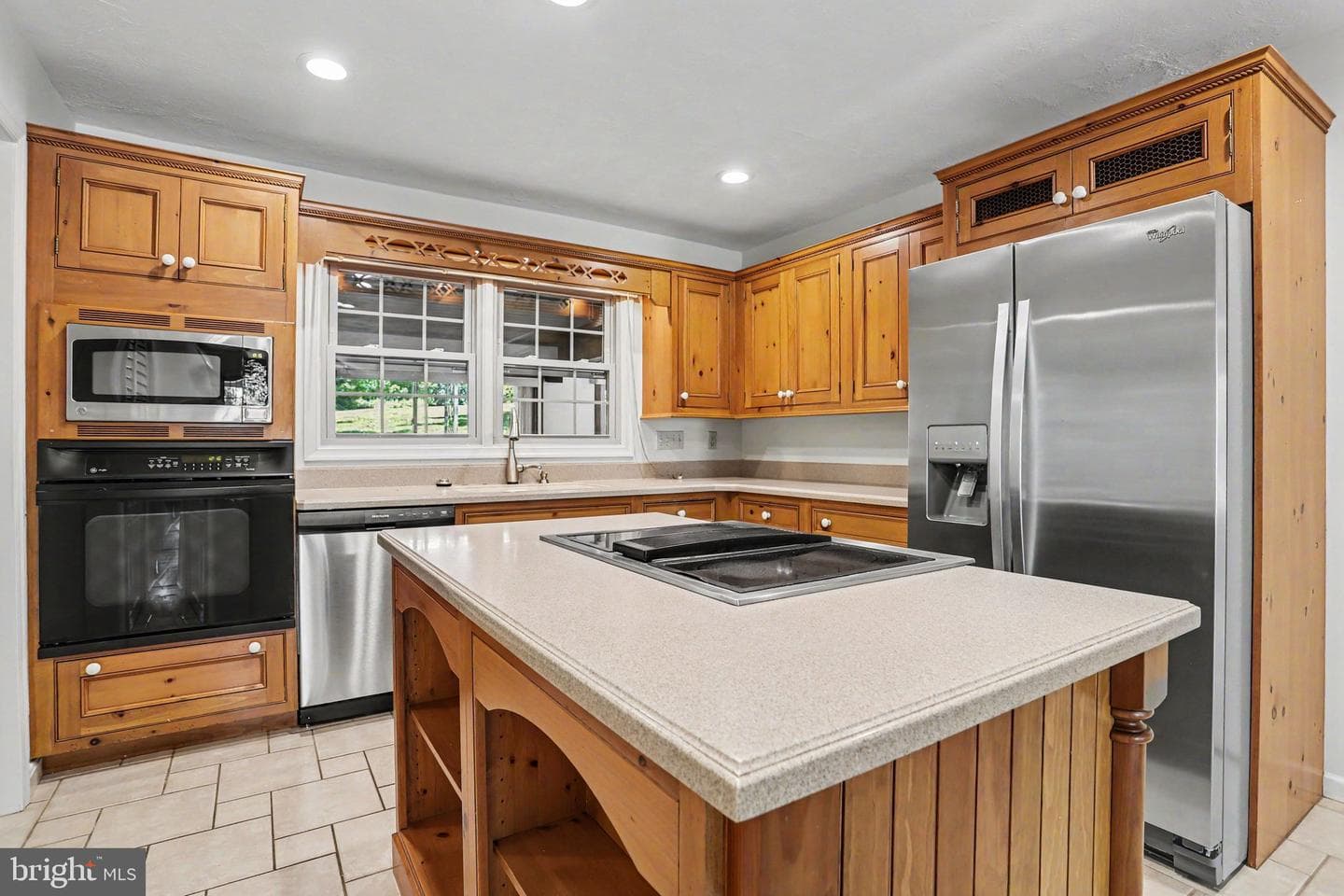 2870 Travis Court photo 4