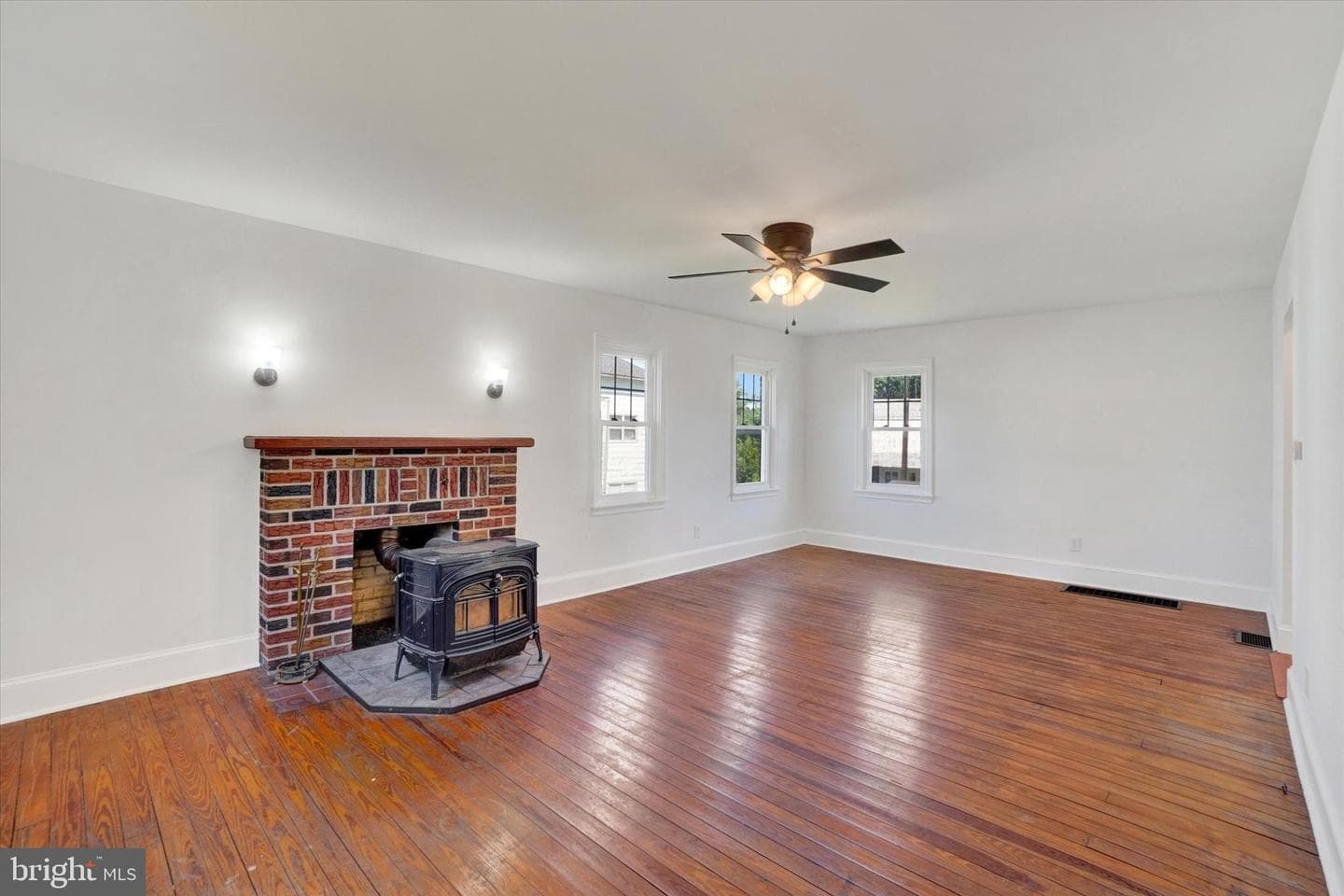 1527 Main Street photo 5