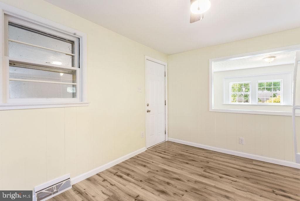 311 E Lancaster Street photo 10