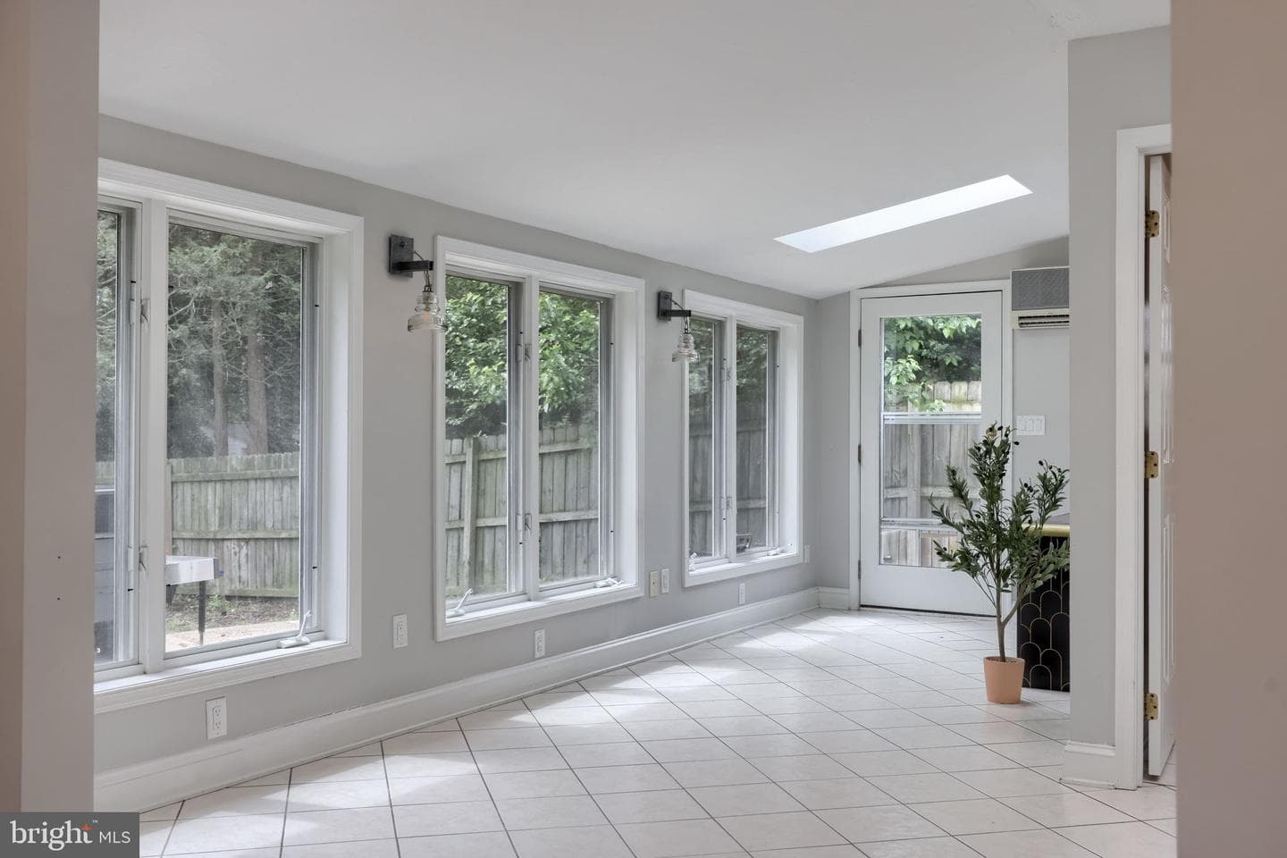 488 Hillcrest Road photo 11