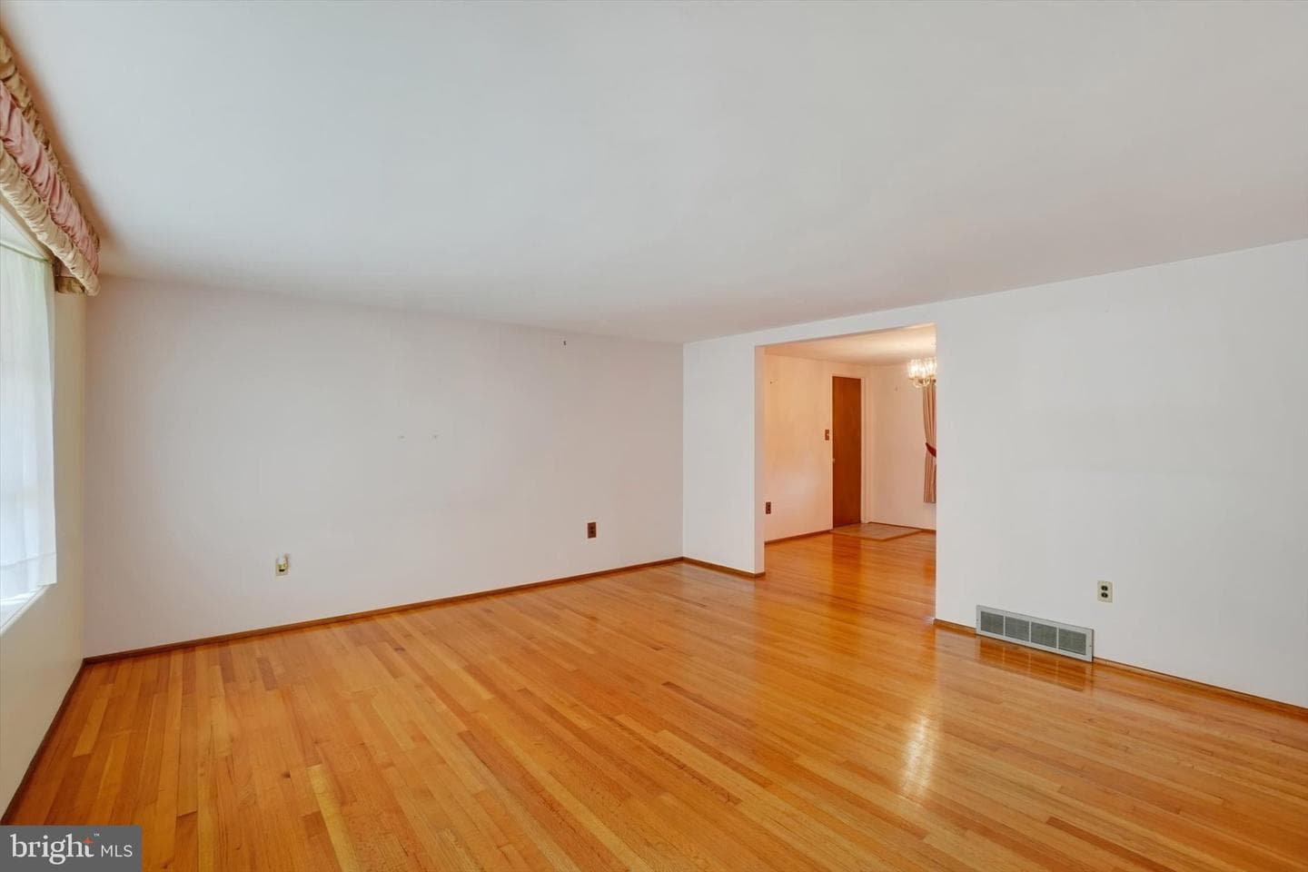 545 Skyview Drive photo 2