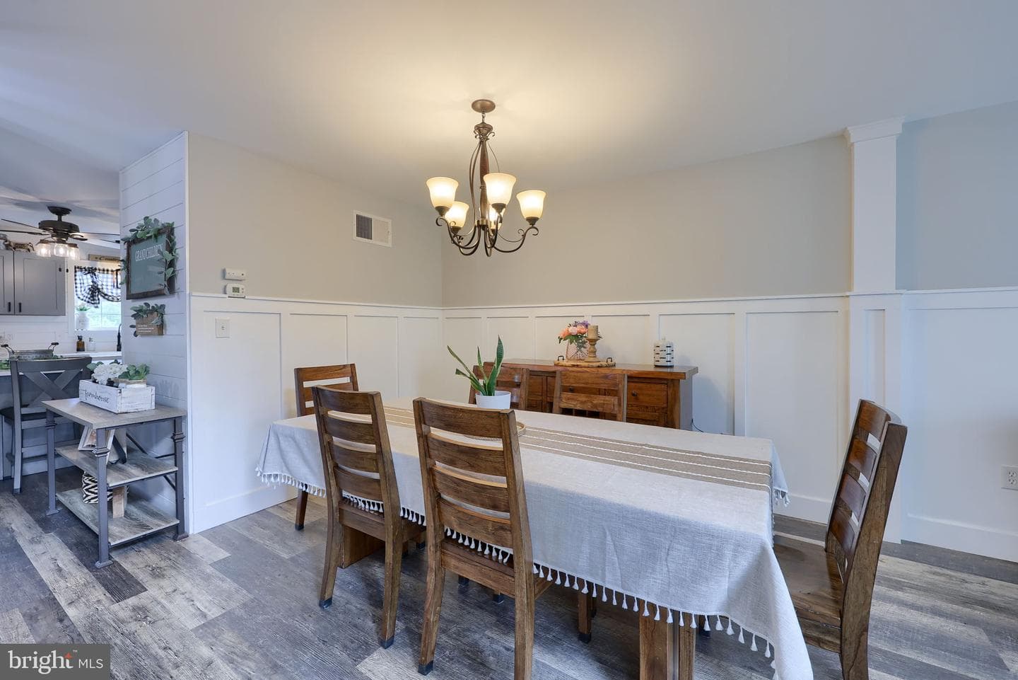 745 Thomas Armor Drive photo 6