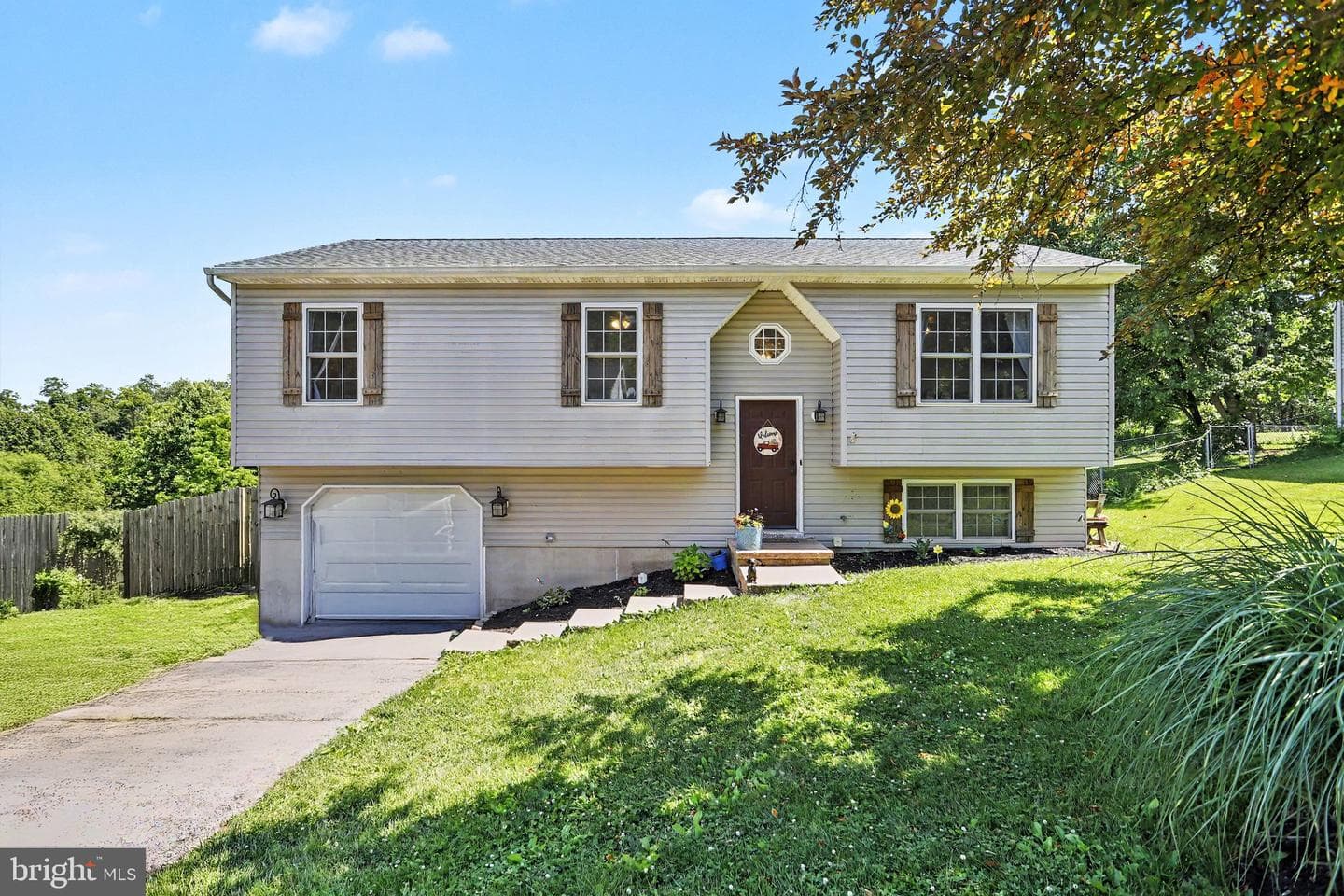 50 Rebecca Drive photo 1