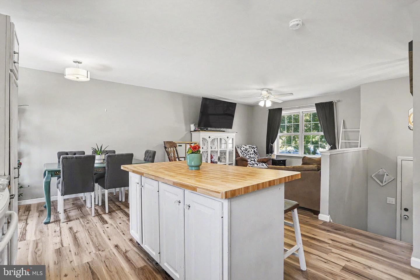 50 Rebecca Drive photo 9