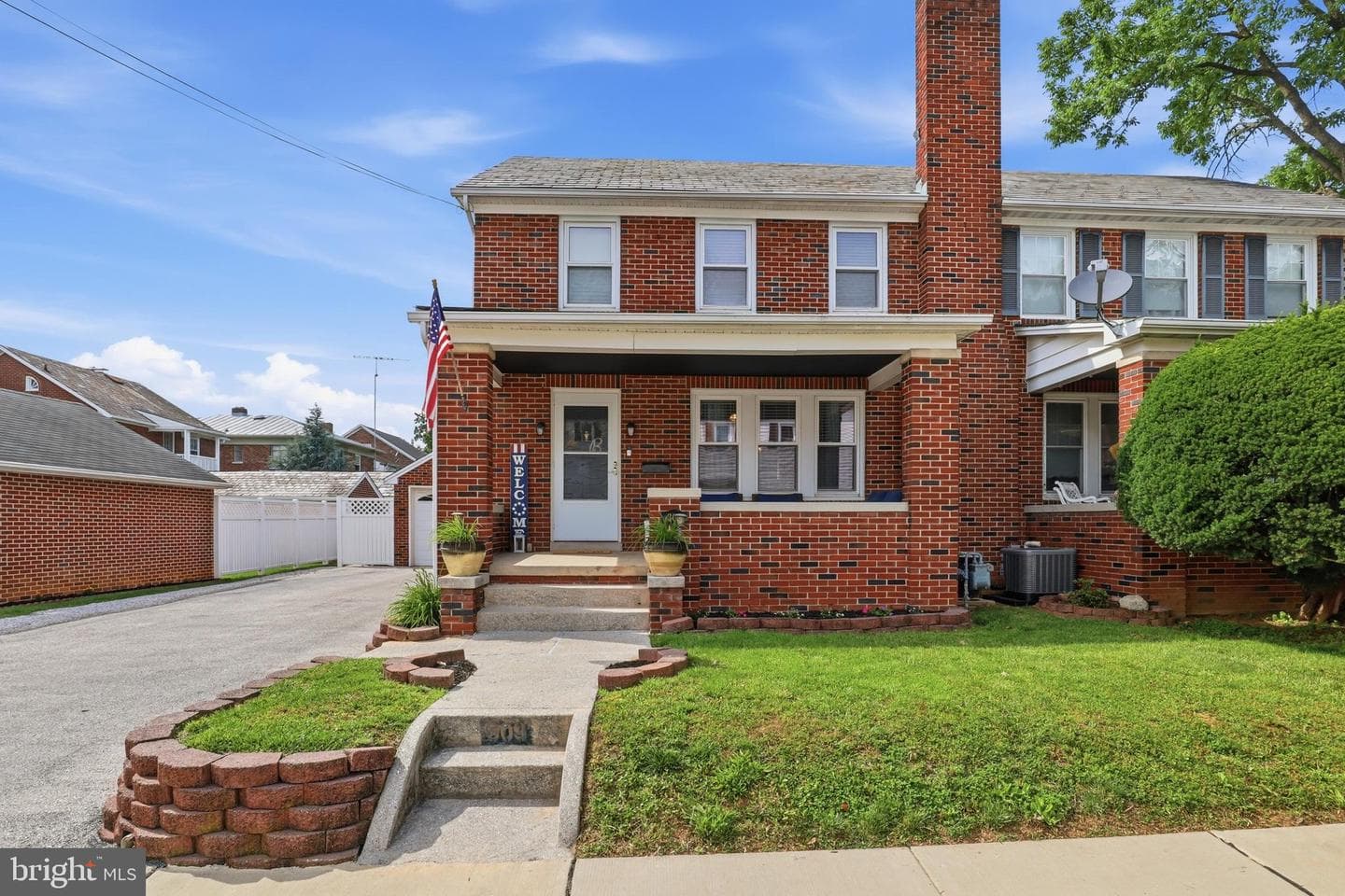 309 W Walnut Street photo 1