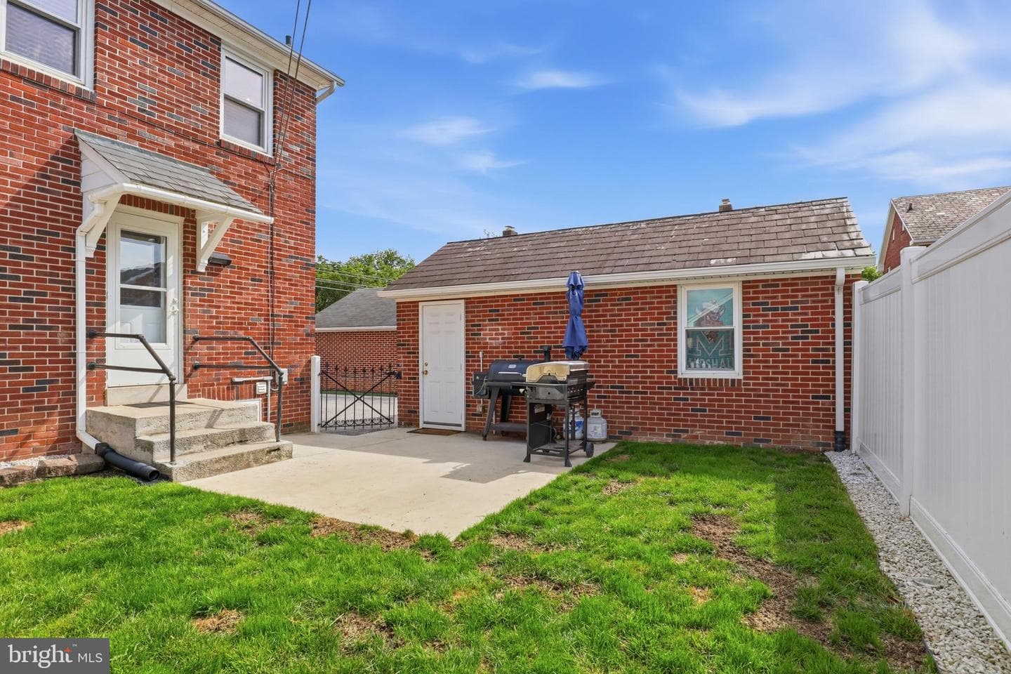 309 W Walnut Street photo 30