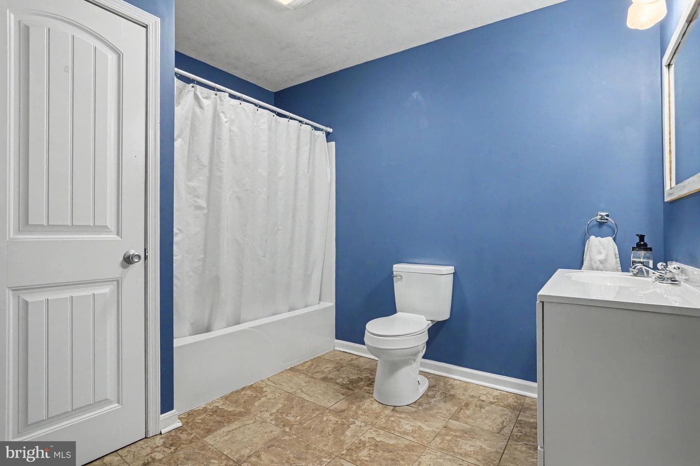 1100 S York photo 23