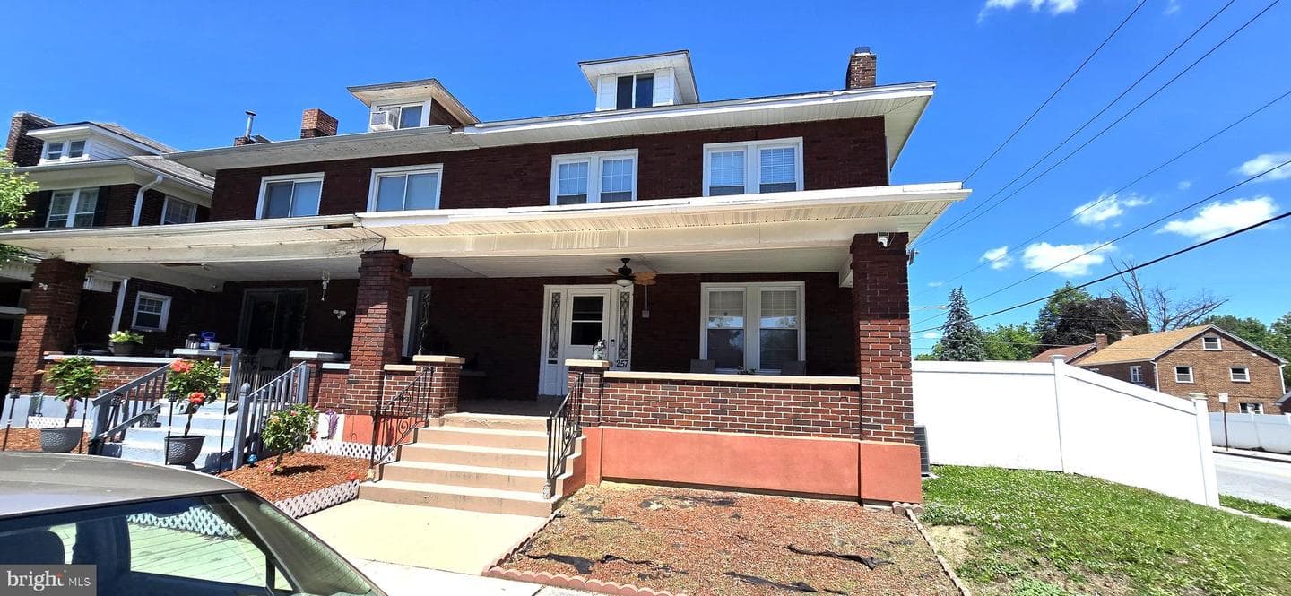 257 E Jackson Street photo 10