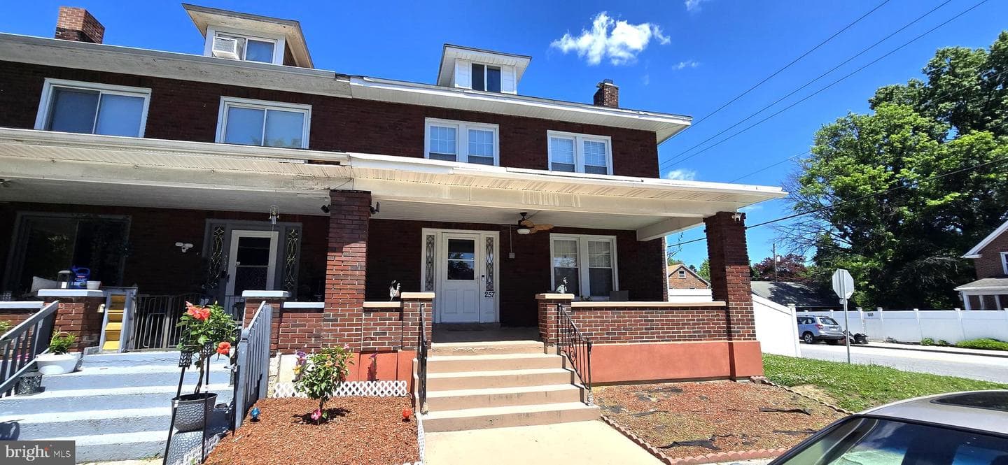 257 E Jackson Street photo 11