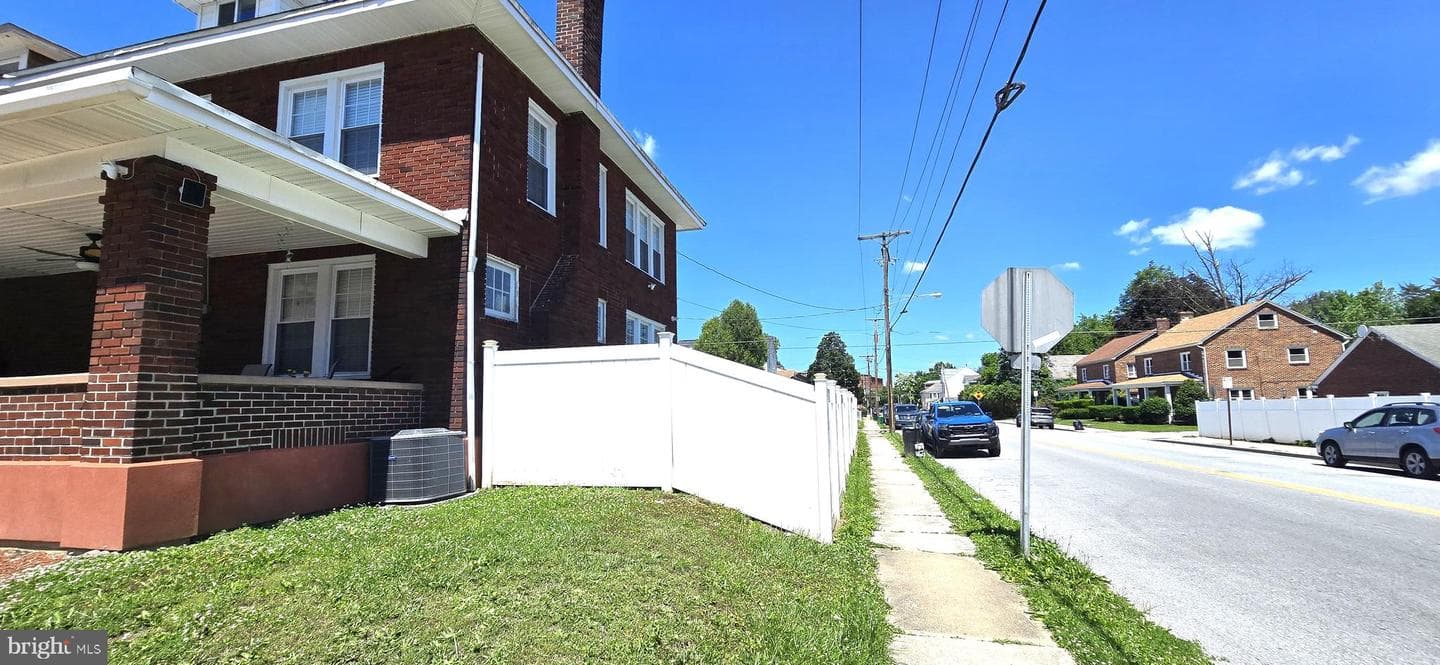 257 E Jackson Street photo 13