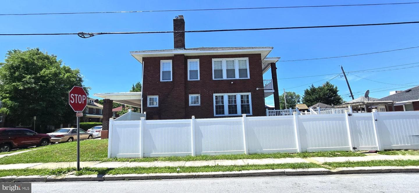 257 E Jackson Street photo 18
