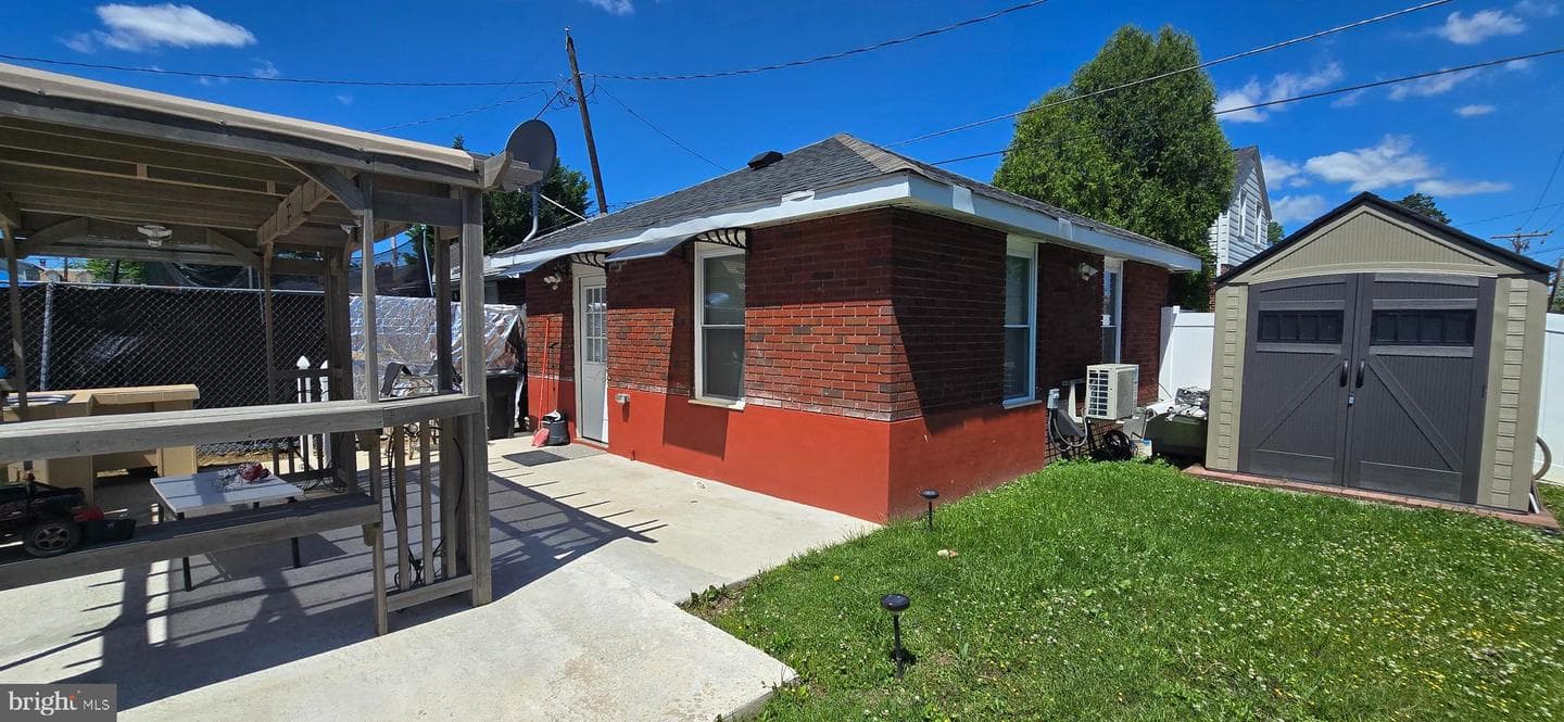 257 E Jackson Street photo 28