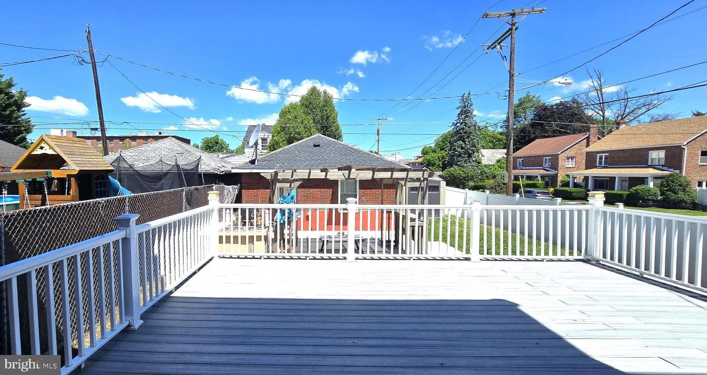 257 E Jackson Street photo 38