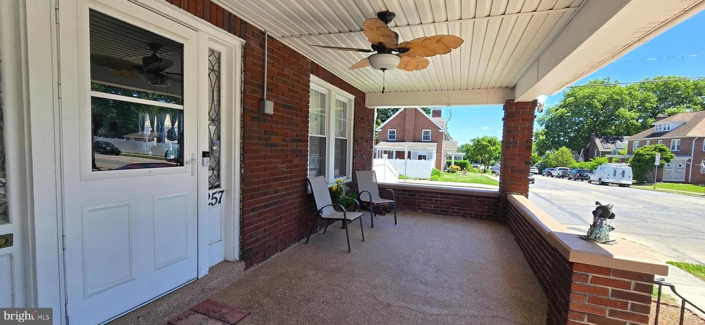 257 E Jackson Street photo 4